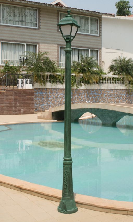 Loose-fit round neck sweater