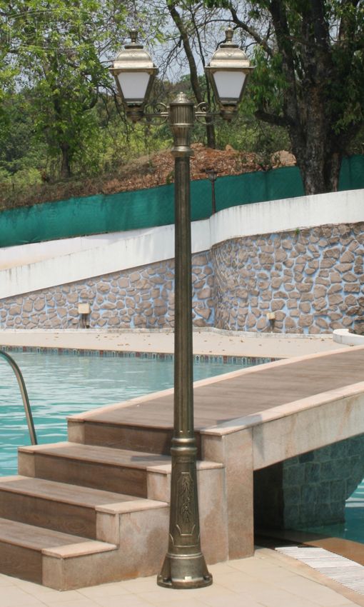 Loose-fit round neck sweater