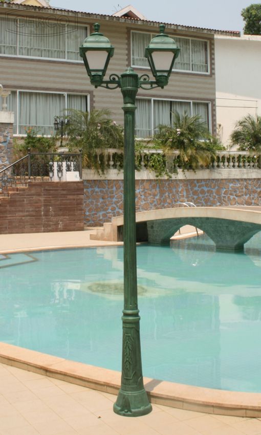 Loose-fit round neck sweater