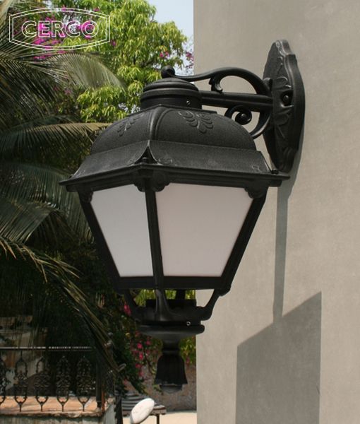 Loose-fit round neck sweater