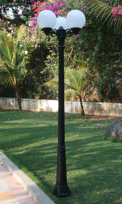 Loose-fit round neck sweater