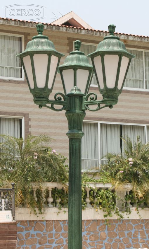 Loose-fit round neck sweater